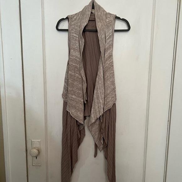 Anthropologie neutral mixed texture vest in L - Picture 4 of 6